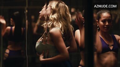 Sydney Sweeney and Alexa Demie Sexy in Euphoria