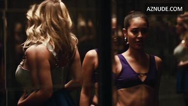 Sydney Sweeney and Alexa Demie Sexy in Euphoria