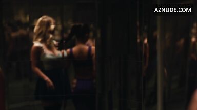 Sydney Sweeney and Alexa Demie Sexy in Euphoria