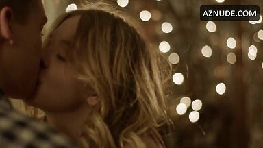 Sydney Sweeney undressing in Vikes