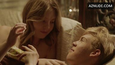 Sydney Sweeney undressing in Vikes