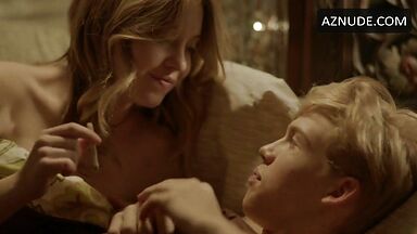 Sydney Sweeney undressing in Vikes