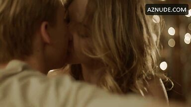 Sydney Sweeney undressing in Vikes