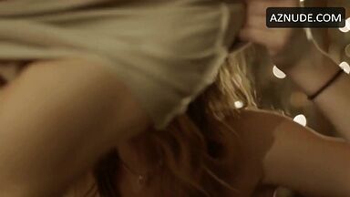 Sydney Sweeney undressing in Vikes