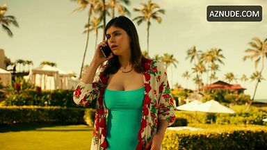 Alexandra Daddario in bikini