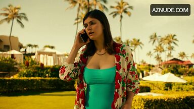 Alexandra Daddario in bikini