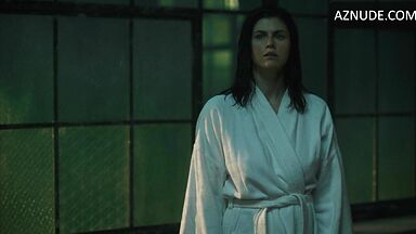 Alexandra Daddario robe scene