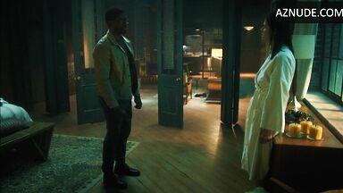 Alexandra Daddario robe scene