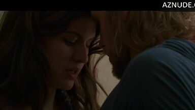 Kissing her agaist the wall